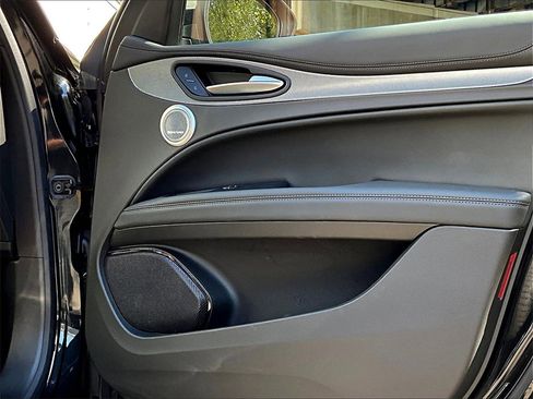 Used 2024 Alfa Romeo Stelvio Ti image 29