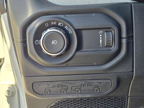 Used 2024 Jeep Wrangler Unlimited Sahara AWD/4WD image 16