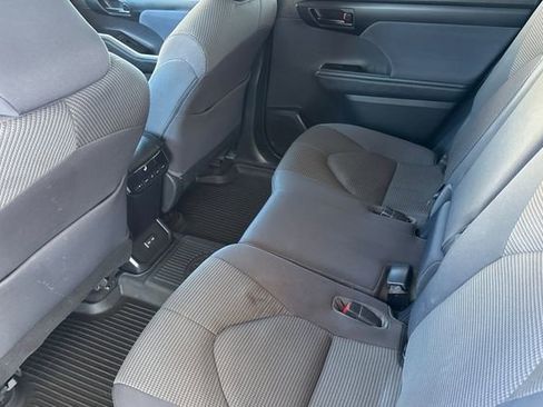 Used 2023 Toyota Highlander LE image 15