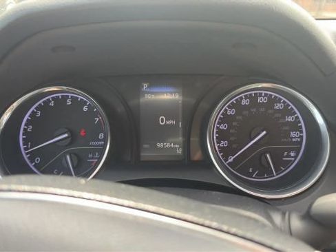 Used 2019 Toyota Camry SE w/ Carpet Mat Package FWD image 10