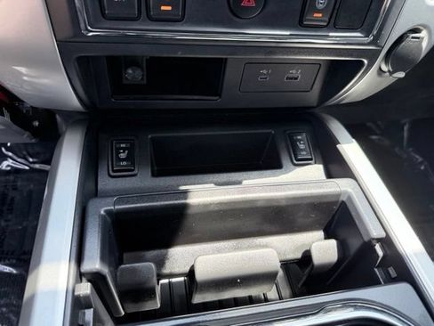 Used 2020 Nissan Titan SV w/ SV Convenience Package RWD image 15