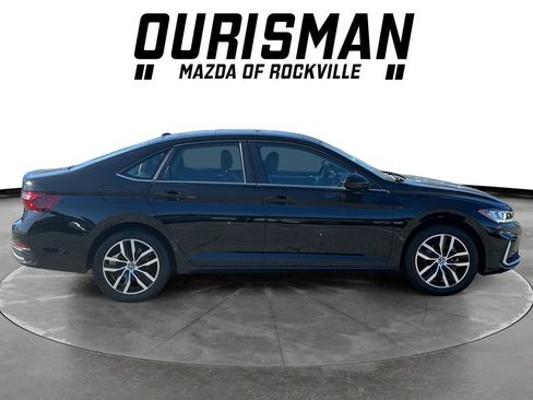 Used 2025 Volkswagen Jetta SE image 7