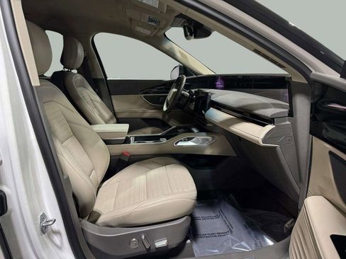 Certified 2024 Lincoln Nautilus Reserve image 27