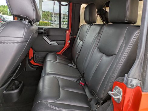Used 2015 Jeep Wrangler Unlimited Sahara w/ Connectivity Group image 15