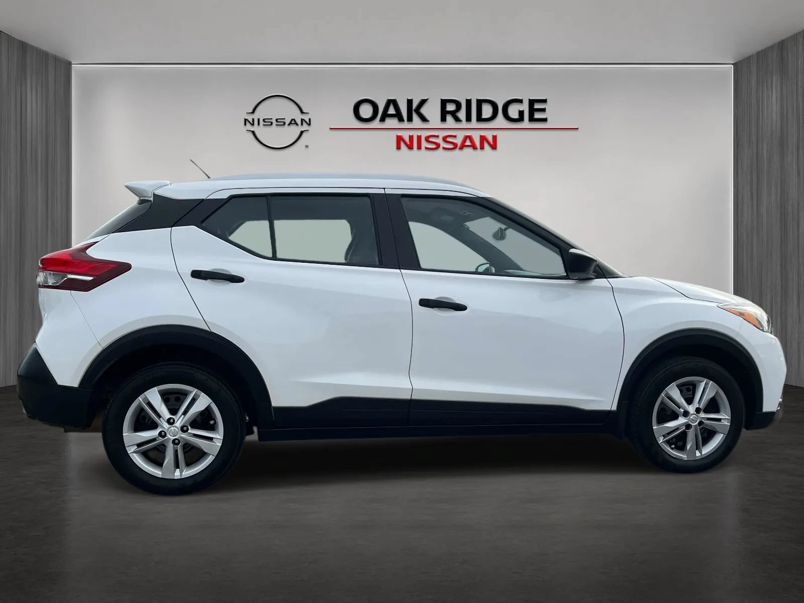 Used 2019 Nissan Kicks S FWD image 2