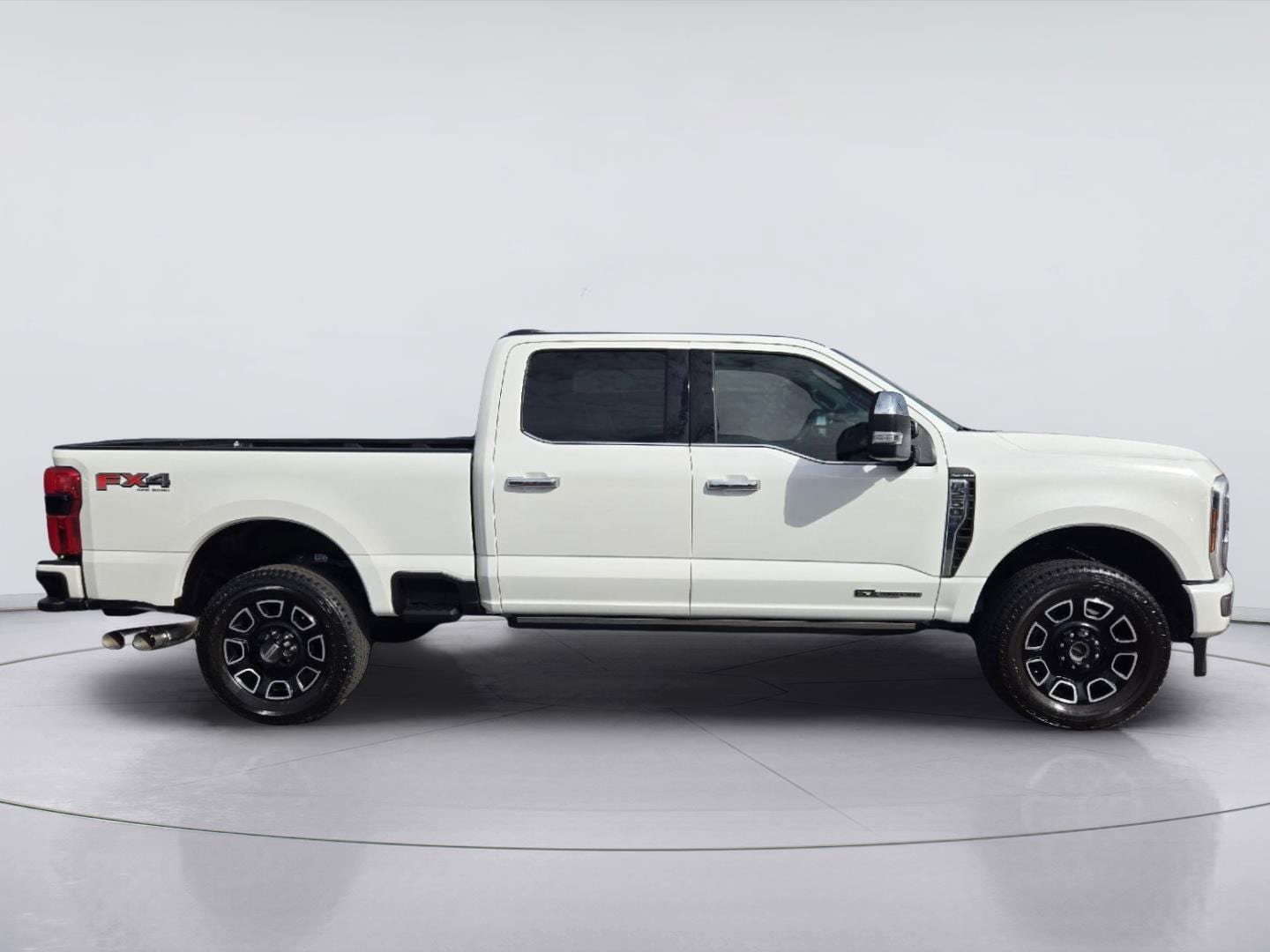 Used 2024 Ford F250 Platinum w/ FX4 Off-Road Package AWD/4WD image 4