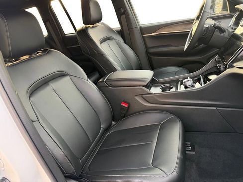 New 2025 Jeep Grand Cherokee Limited w/ Black Appearance Package image 15