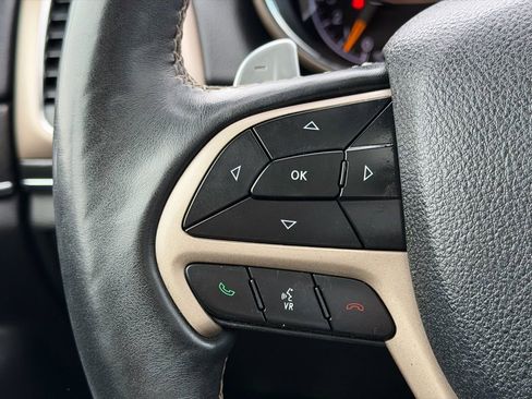 Used 2017 Jeep Grand Cherokee Limited w/ Luxury Group II image 19