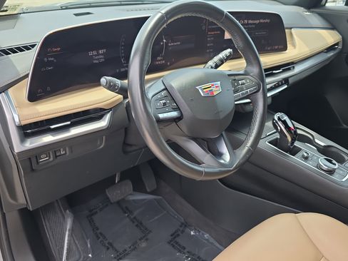 Used 2025 Cadillac XT4 Premium Luxury FWD image 23