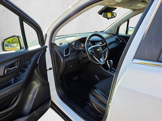 Used 2019 Chevrolet Trax LT w/ LT Convenience Package AWD/4WD image 21