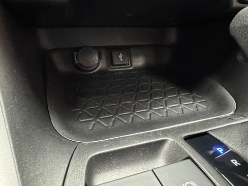 Used 2021 Toyota RAV4 XLE FWD image 17