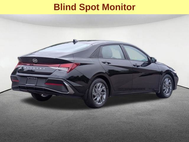Used 2024 Hyundai Elantra SEL FWD image 5