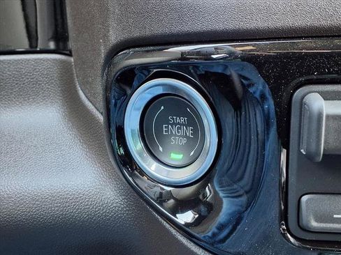 New 2026 GMC Sierra 1500 SLT image 9