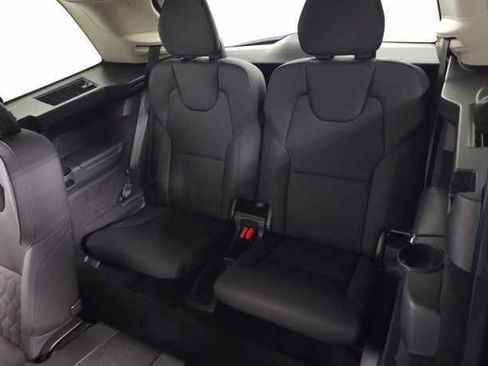 Certified 2025 Volvo XC90 B6 Plus image 37