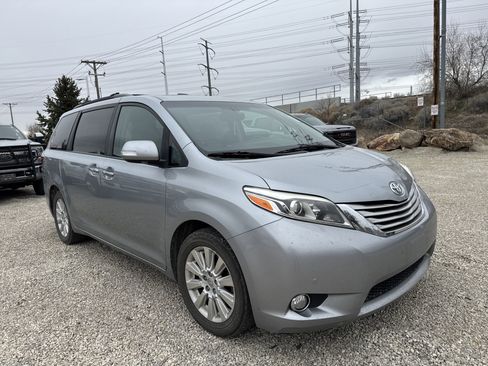 Used 2015 Toyota Sienna Limited Premium image 4
