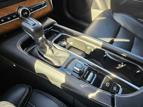 Used 2020 Volvo XC90 T6 Inscription w/ Protection Package Premier image 39