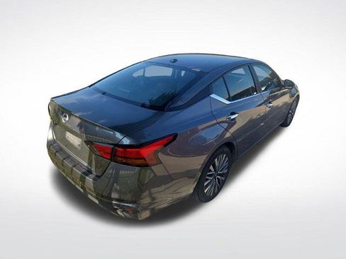 Certified 2025 Nissan Altima 2.5 SV FWD image 5
