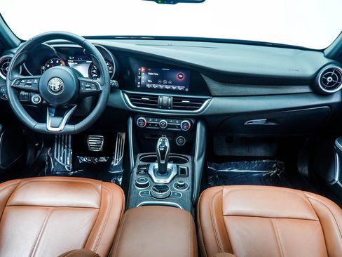 Used 2022 Alfa Romeo Giulia Ti RWD image 5