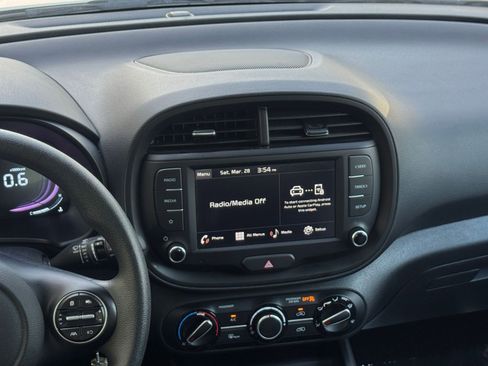 Used 2025 Kia Soul LX w/ LX Technology Package image 17
