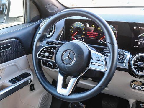 Used 2022 Mercedes-Benz GLB 250 4MATIC image 16