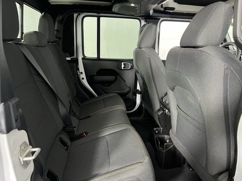 Certified 2024 Jeep Gladiator Sport image 26