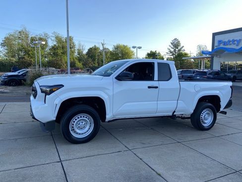 Used 2024 Toyota Tacoma SR image 6