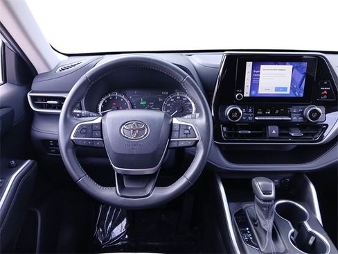 Used 2024 Toyota Highlander LE image 16