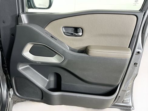 Used 2022 Nissan Frontier SV w/ Technology Package image 30