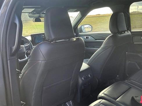 Used 2025 Ford Explorer ST-Line w/ ST-Line Street Pack image 37