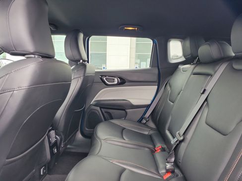 Used 2024 Jeep Compass Limited image 11