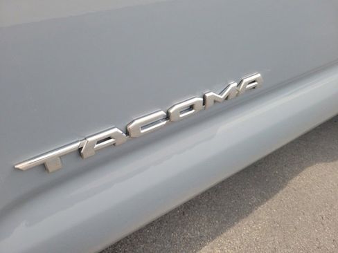 Used 2020 Toyota Tacoma TRD Off-Road image 9