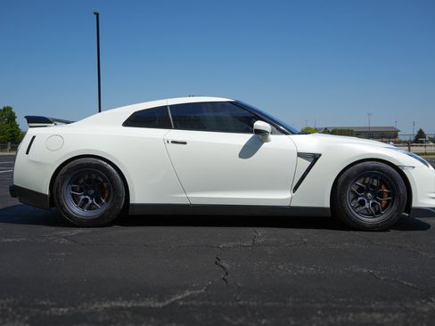 Used 2009 Nissan GT-R Premium AWD/4WD image 9