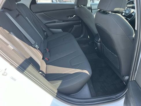 Used 2024 Hyundai Elantra SEL w/ Convenience Package FWD image 21
