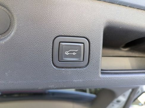 Used 2023 Chevrolet Equinox Premier image 21