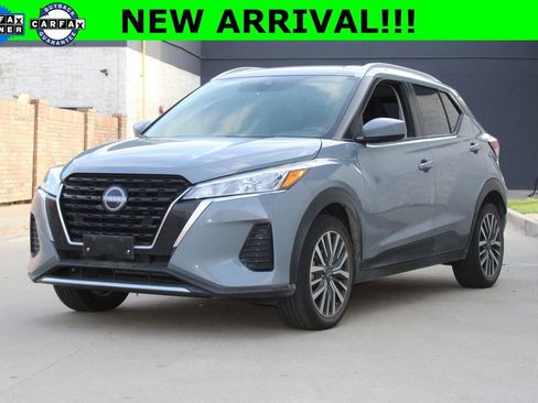 Used 2023 Nissan Kicks SV image 1