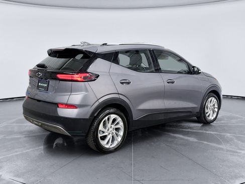 Used 2023 Chevrolet Bolt EUV LT w/ Driver Confidence Package FWD image 3