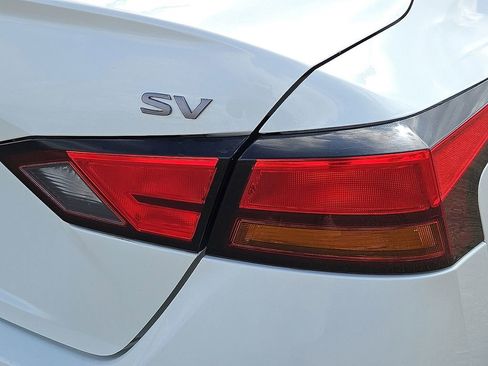 Used 2023 Nissan Altima 2.5 SV image 11