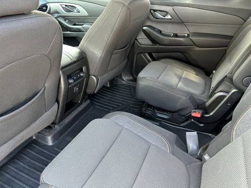 Used 2020 Chevrolet Traverse LT FWD image 11