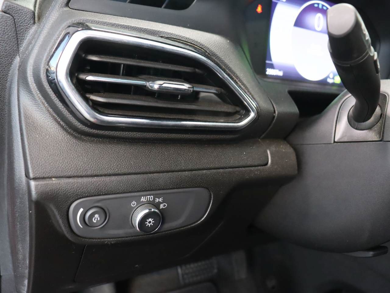Used 2022 Chevrolet Bolt LT FWD image 13