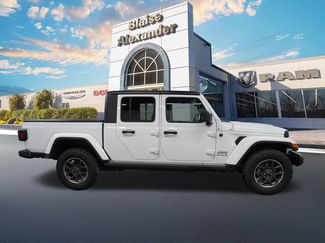 Used 2023 Jeep Gladiator Overland video 2