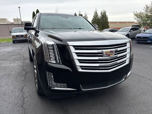 Used 2018 Cadillac Escalade Platinum AWD/4WD image 6