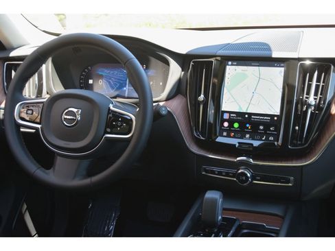 Used 2023 Volvo XC60 B5 Plus w/ Climate Package AWD/4WD image 17