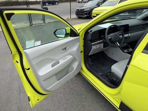 Used 2024 Hyundai Kona SEL FWD image 9