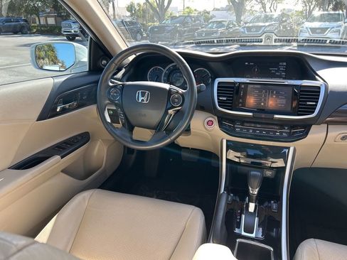 Used 2017 Honda Accord EX-L image 9