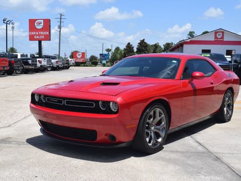 Used 2015 Dodge Challenger SXT w/ Driver Convenience Group RWD image 1