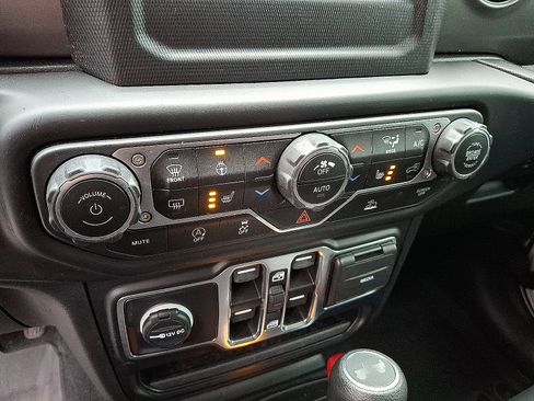 Certified 2022 Jeep Wrangler Unlimited Sport AWD/4WD image 16