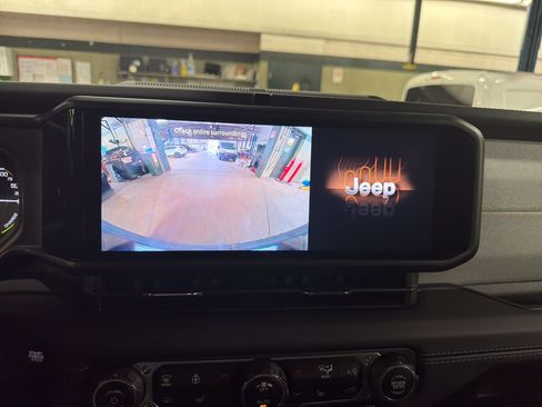 Certified 2025 Jeep Wrangler Unlimited Sahara AWD/4WD image 28