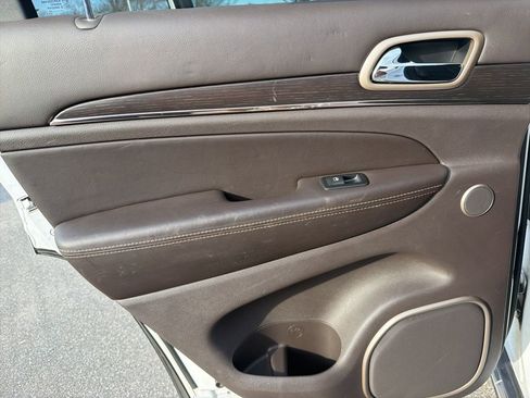 Used 2015 Jeep Grand Cherokee Summit image 22