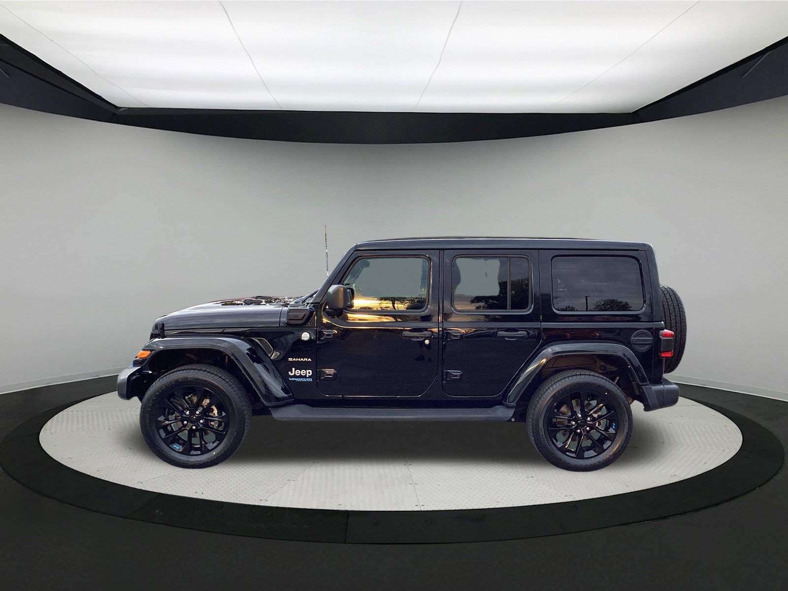 Used 2022 Jeep Wrangler Unlimited Sahara w/ Cold Weather Group AWD/4WD image 5