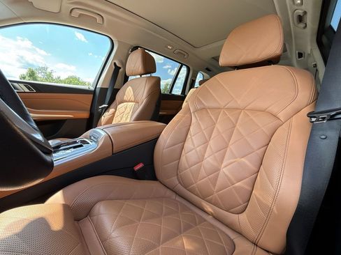 Used 2023 BMW X7 xDrive40i w/ Premium Package AWD/4WD image 13
